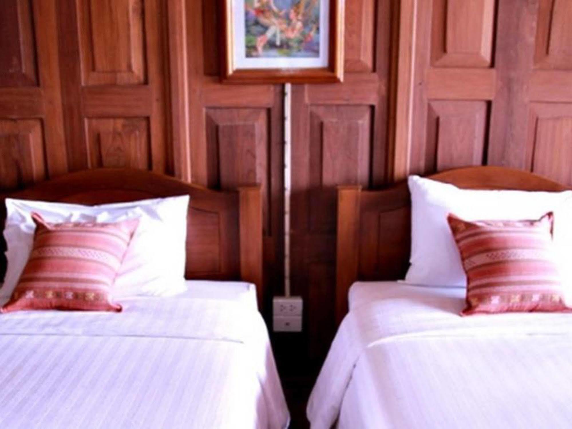 River Bank Resort Mae Sariang Extérieur photo