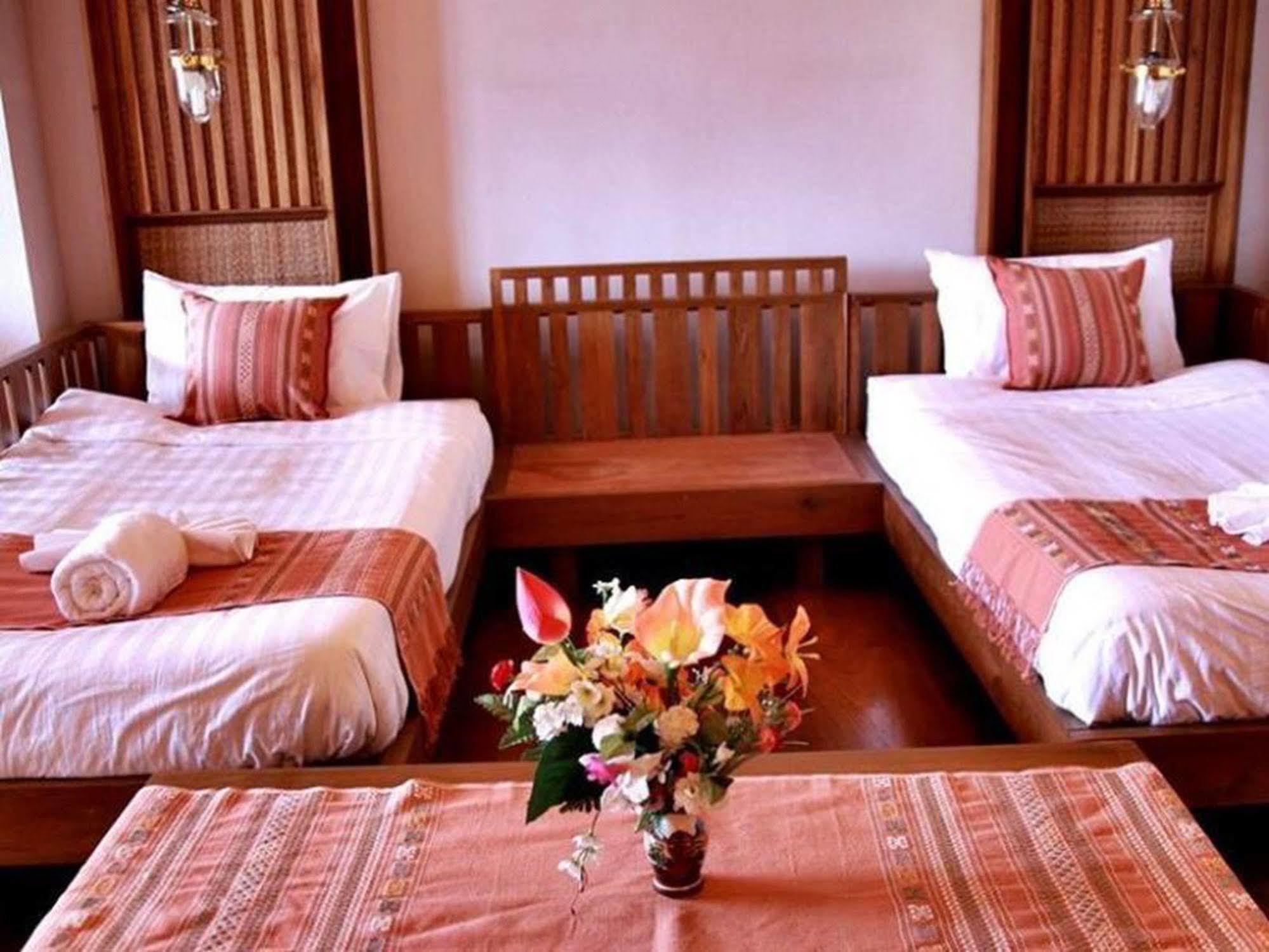 River Bank Resort Mae Sariang Extérieur photo