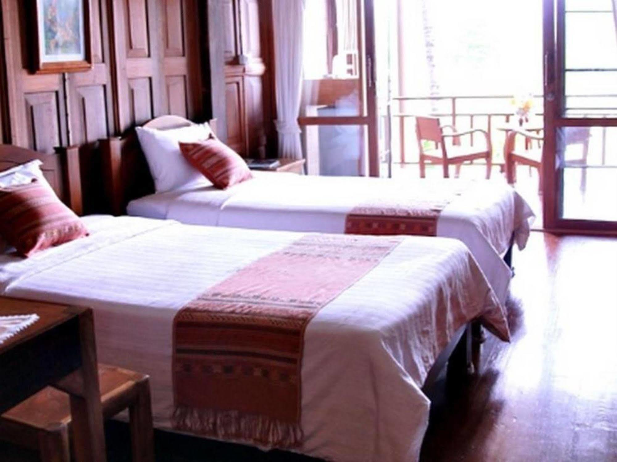 River Bank Resort Mae Sariang Extérieur photo