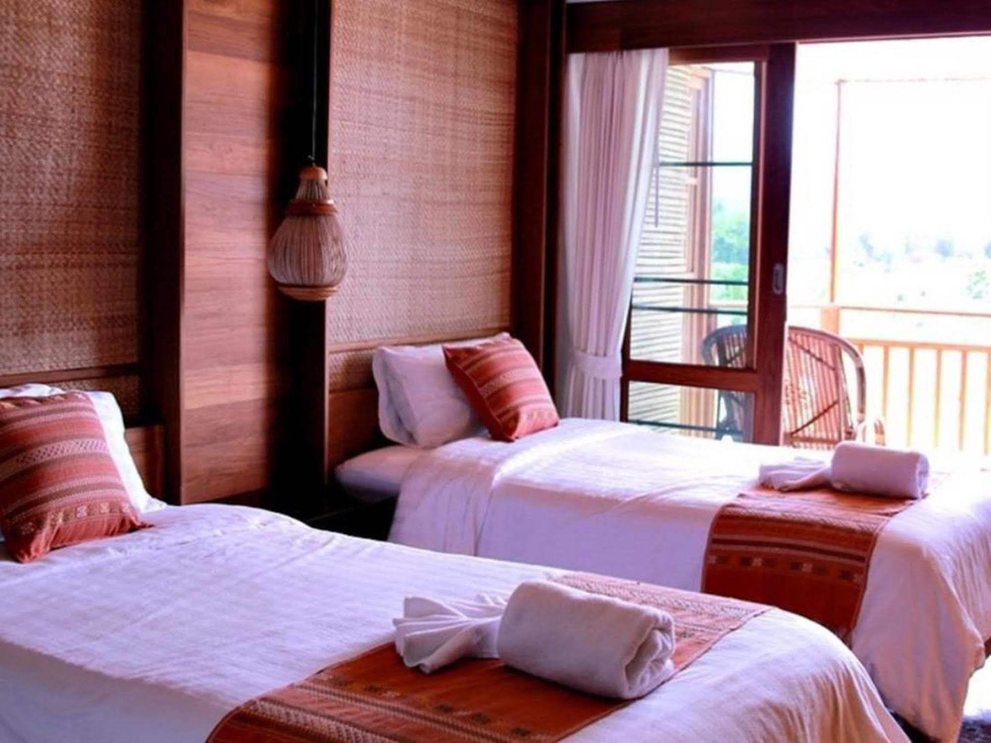 River Bank Resort Mae Sariang Extérieur photo