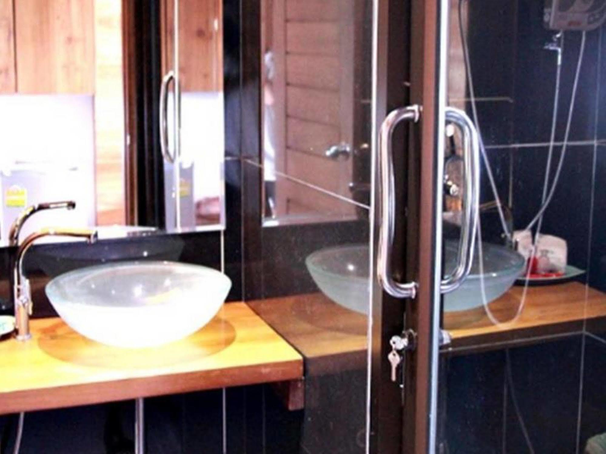 River Bank Resort Mae Sariang Extérieur photo