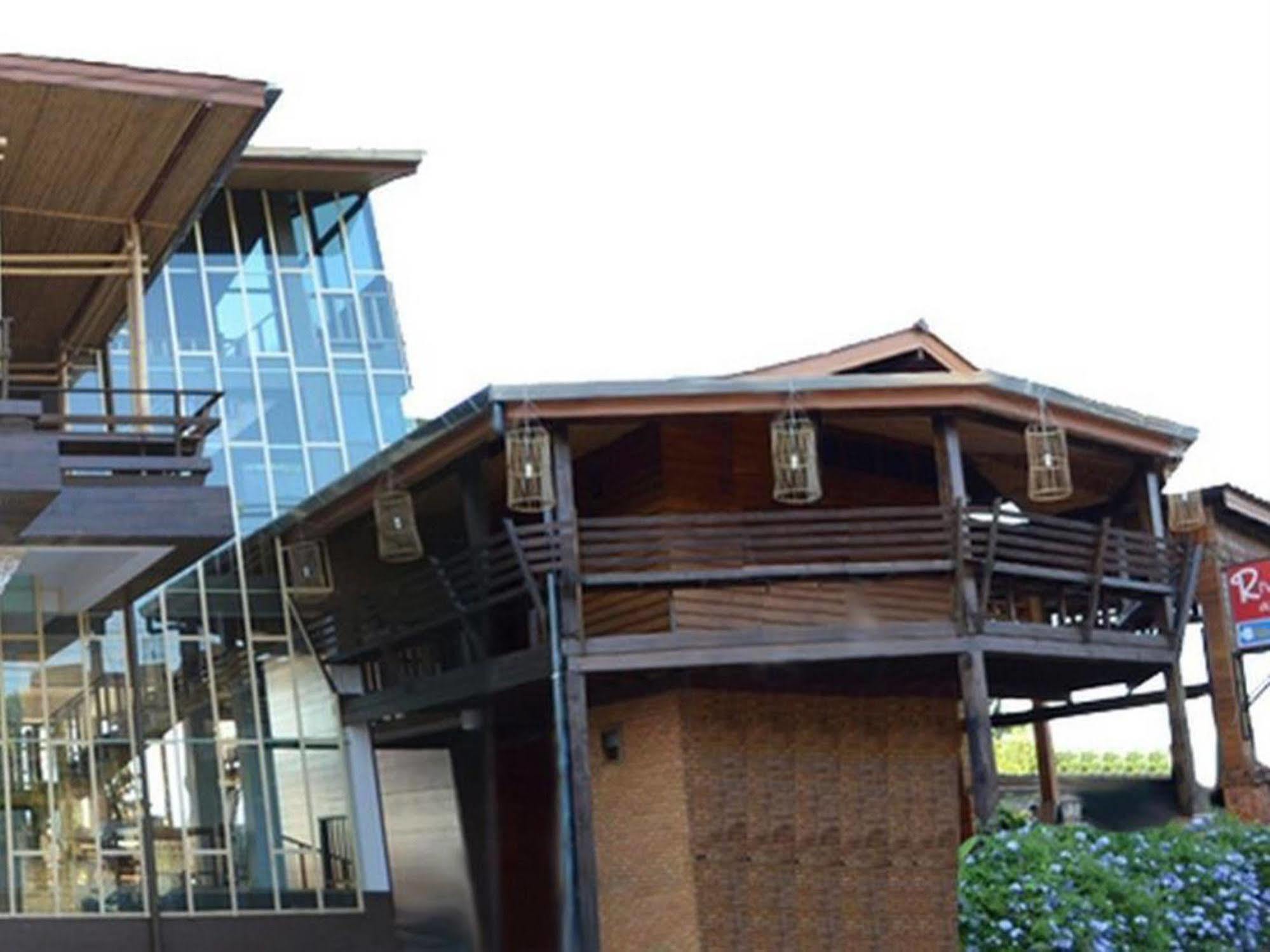 River Bank Resort Mae Sariang Extérieur photo